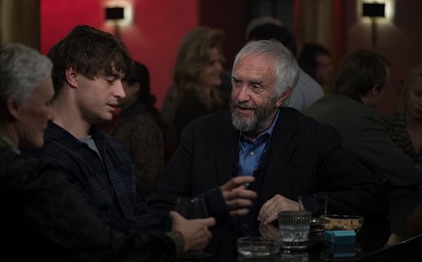 Max Irons, Jonathan Pryce - The Wife - Film