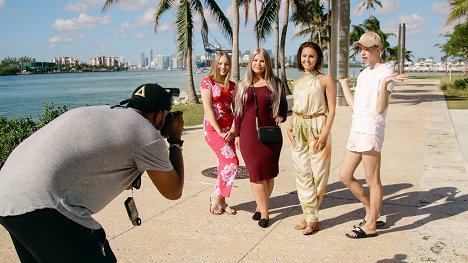 Neea Autio, Matleena Pulkkinen, Jane Hölsö, Joona Koivisto - Au pairit Miamissa - Filmfotók