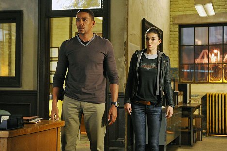 Laz Alonso, Serinda Swan - Breakout Kings - Out of the Mouths of Babes - Z filmu