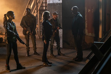 Danay Garcia, Colman Domingo, Kim Dickens - Fear the Walking Dead - The Wrong Side of Where You Are Now - Photos