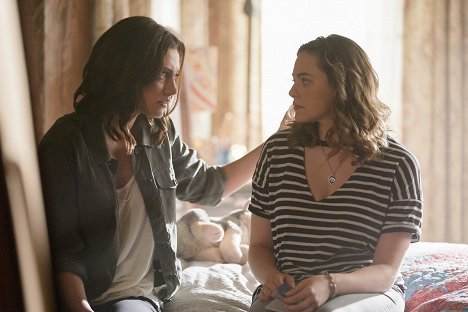 Phoebe Tonkin, Danielle Rose Russell - The Originals - Where You Left Your Heart - Photos