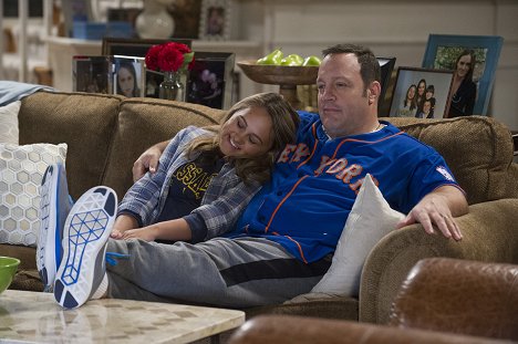 Mary-Charles Jones, Kevin James - Kevin Can Wait - Kevin and Donna's Book Club - Photos