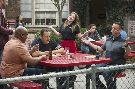 Kevin James, Taylor Spreitler, Lenny Venito - Kevin Can Wait - Kevin will mehr - Filmfotos