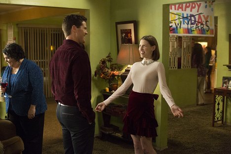 Beau Wirick, Eden Sher - The Middle - New Year's Revelations - Photos