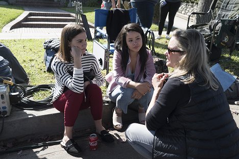 Maia Mitchell, Cierra Ramirez - The Fosters - Where the Heart Is - Van de set