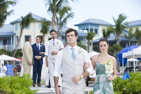 Robert Gant, Jordan Rodrigues, Beau Mirchoff, Maia Mitchell - The Fosters - Where the Heart Is - Film