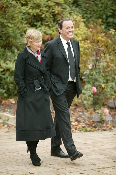 Clare Holman, Kevin Whately - Inspector Lewis - Falling Darkness - Z filmu