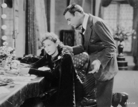Greta Garbo, Lowell Sherman - The Divine Woman - Z filmu