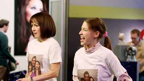 Patricia Heaton, Eden Sher - The Middle - One Kid at a Time - Photos