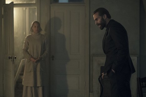 Amanda Brugel, Joseph Fiennes - The Handmaid's Tale : La servante écarlate - Le Travail des femmes - Film