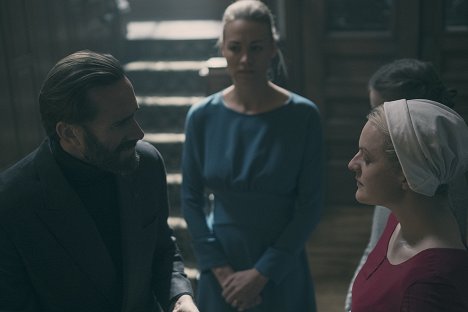 Joseph Fiennes, Yvonne Strahovski, Elisabeth Moss - The Handmaid's Tale - Der Frauen Werk - Filmfotos