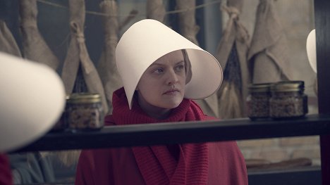 Elisabeth Moss - Příběh služebnice - Ženská práce - Z filmu