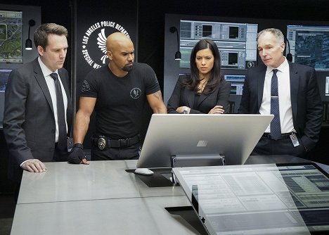 Shemar Moore, Stephanie Sigman, Patrick St. Esprit - S.W.A.T. - Vendetta - Van film