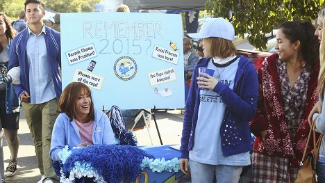 Patricia Heaton, Eden Sher - The Middle - Homecoming II: The Tailgate - Photos