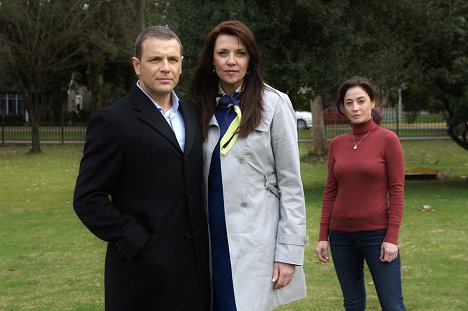 David Cubitt, Amanda Tapping, Moira Kelly - Taken Back: Finding Haley - Van film