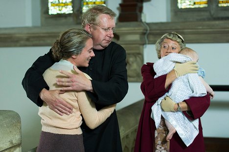 Joanna Horton, Mark Williams, Sorcha Cusack - Father Brown - The Bride of Christ - De la película