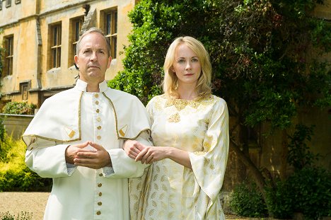 Michael Maloney, Camilla Power - Father Brown - The Eye of Apollo - De la película