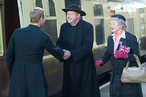 Rod Hallett, Mark Williams, Sorcha Cusack - Father Brown - The Man in the Tree - Photos