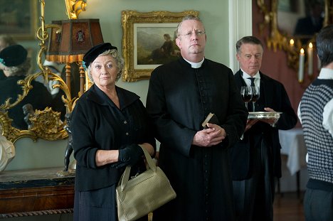 Sorcha Cusack, Mark Williams - Father Brown - Die fliegenden Sterne - Filmfotos