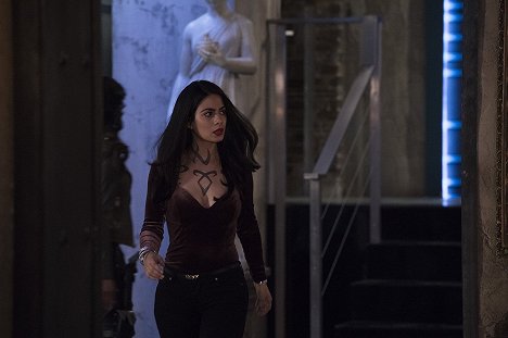 Emeraude Toubia - Shadowhunters: The Mortal Instruments - Familia Onte Omnia - Photos