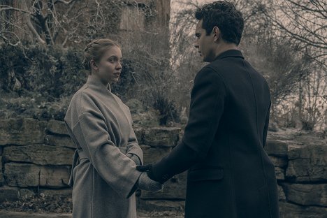 Sydney Sweeney, Max Minghella - The Handmaid's Tale - Smart Power - Photos