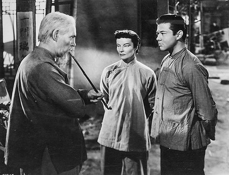 Walter Huston, Katharine Hepburn, Turhan Bey - Dragon Seed - Photos