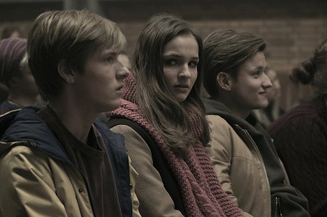 Louis Hofmann, Lisa Vicari, Paul Lux - Dark - Segredos - Do filme