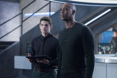 Jeremy Jordan, Mehcad Brooks - Supergirl - Not Kansas - Z filmu