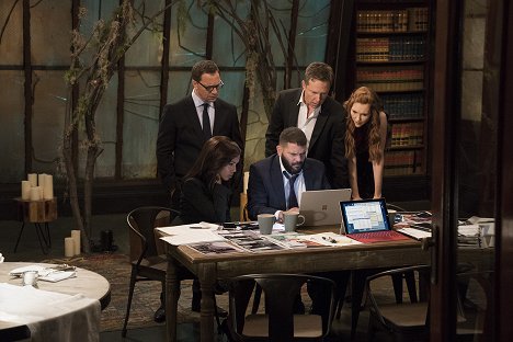 Joshua Malina, Kerry Washington, Guillermo Díaz, George Newbern, Darby Stanchfield - Scandal - Wo ist die Braut? - Filmfotos