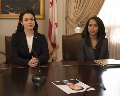 Bellamy Young, Kerry Washington - Scandal - Standing in the Sun - Photos