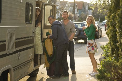 Kristen Connolly, Jesse Williams, Chris Hemsworth, Anna Hutchison - The Cabin in the Woods - Van film
