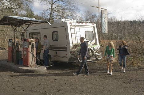 Fran Kranz, Chris Hemsworth, Jesse Williams, Anna Hutchison, Kristen Connolly - The Cabin in the Woods - Photos