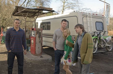 Jesse Williams, Chris Hemsworth, Anna Hutchison, Fran Kranz - The Cabin in the Woods - Photos