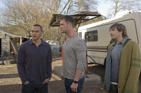 Jesse Williams, Chris Hemsworth, Fran Kranz - The Cabin in the Woods - Photos