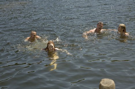 Jesse Williams, Kristen Connolly, Chris Hemsworth, Anna Hutchison - Chata v horách - Z filmu