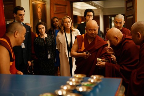 Erich Bergen, Bebe Neuwirth, Patina Miller, Téa Leoni, Geoffrey Arend - Madam Secretary - Die Wiedergeburt des Dalai Lama - Filmfotos