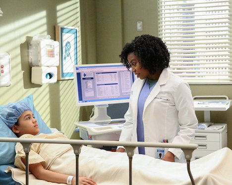 Jerrika Hinton - Grey's Anatomy - It Only Gets Much Worse - Photos