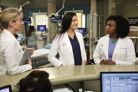 Tessa Ferrer, Marika Dominczyk, Jerrika Hinton - Grey's Anatomy - It Only Gets Much Worse - Photos