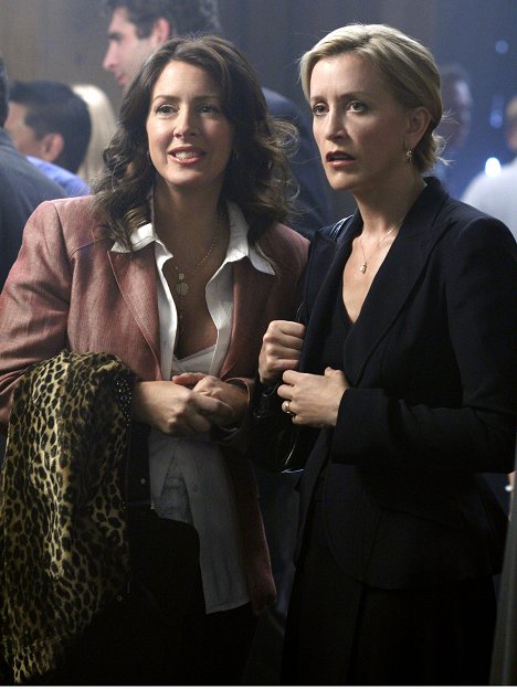 Joely Fisher, Felicity Huffman - Desperate Housewives - They Asked Me Why I Believe in You - Photos