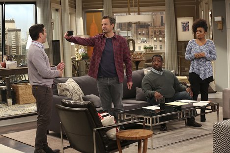 Thomas Lennon, Matthew Perry, Wendell Pierce, Yvette Nicole Brown - The Odd Couple - Sleeping Dogs Lie - Photos