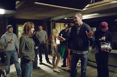 Kristen Connolly, Chris Hemsworth, Anna Hutchison, Drew Goddard - The Cabin in the Woods - Van de set