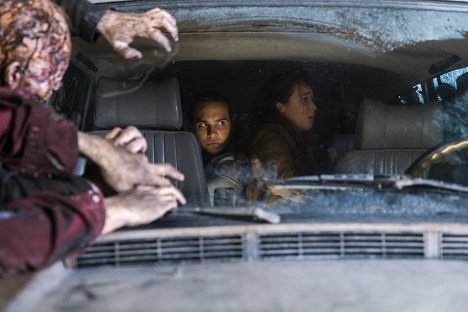 Frank Dillane, Alycia Debnam-Carey - Fear the Walking Dead - Tant qu'il reste une chance - Film