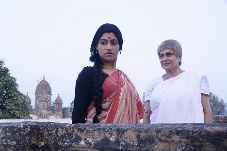 Konkona Sen Sharma, Moushumi Chatterjee - Goynar Baksho - Photos