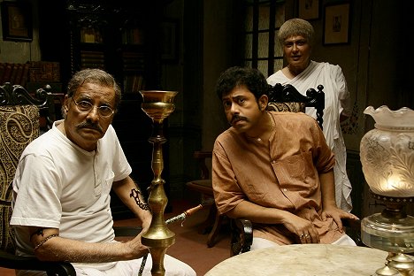 Pijush Ganguly, Moushumi Chatterjee - Goynar Baksho - Z filmu