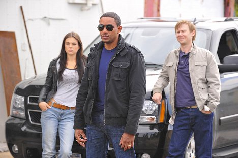 Serinda Swan, Laz Alonso, Jimmi Simpson - Breakout Kings - There Are Rules - Photos