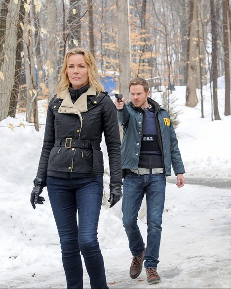 Connie Nielsen, Shawn Ashmore - The Following - The Reaping - Van film