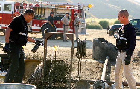 Laurence Fishburne, George Eads - Les Experts - Eau-de-mort - Film