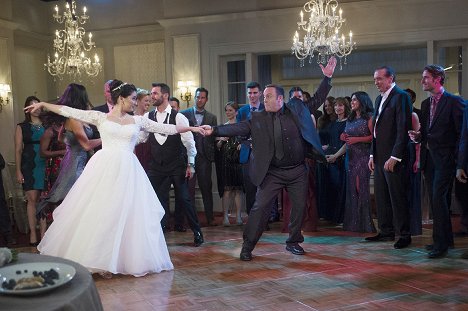 Kevin James - Kevin Can Wait - Plus One is the Loneliest Number - Photos
