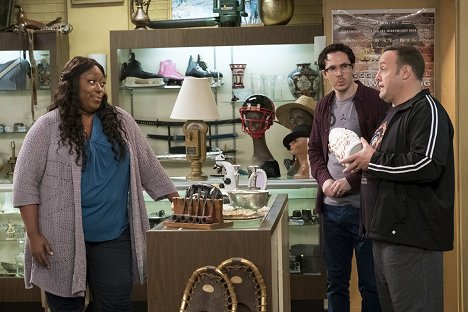Loni Love, Ryan Cartwright, Kevin James - Kevin Can Wait - The Owl - Photos