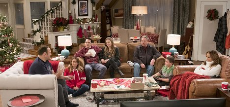 Kevin James, Mary-Charles Jones, Ryan Cartwright, Taylor Spreitler, James DiGiacomo, Leah Remini - Kevin Can Wait - The Might've Before Christmas - Photos